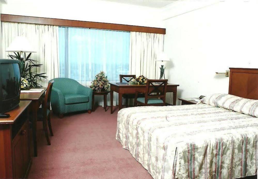 Gocos Hotel Кланг Екстериор снимка
