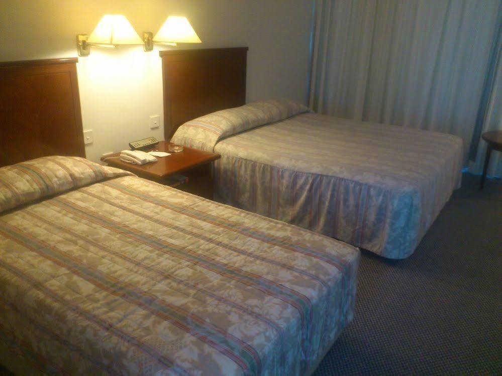 Gocos Hotel Кланг Екстериор снимка