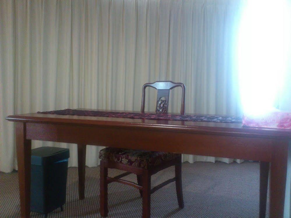 Gocos Hotel Кланг Екстериор снимка