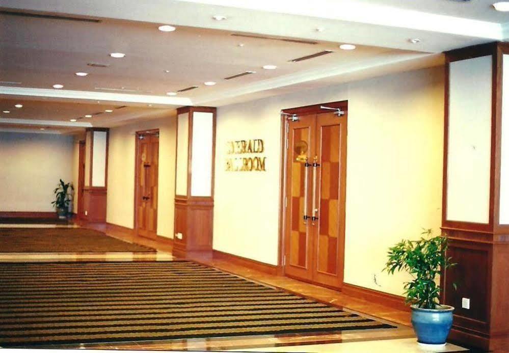 Gocos Hotel Кланг Екстериор снимка