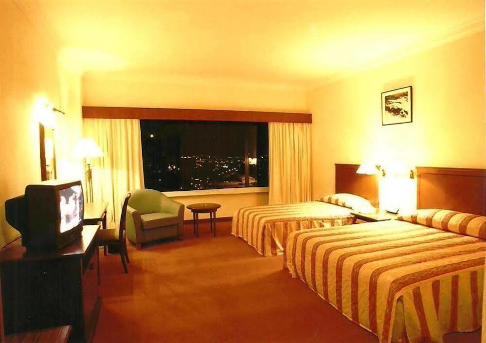 Gocos Hotel Кланг Екстериор снимка