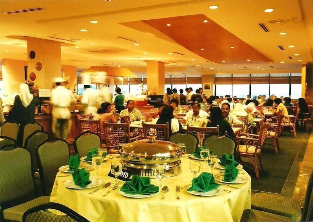 Gocos Hotel Кланг Екстериор снимка