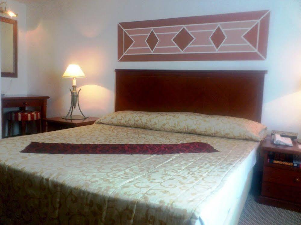 Gocos Hotel Кланг Екстериор снимка