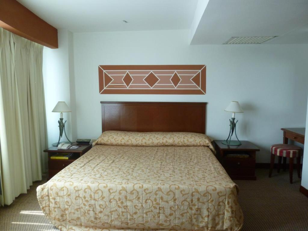 Gocos Hotel Кланг Екстериор снимка