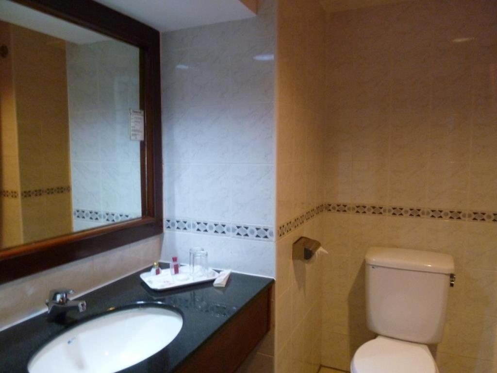 Gocos Hotel Кланг Екстериор снимка